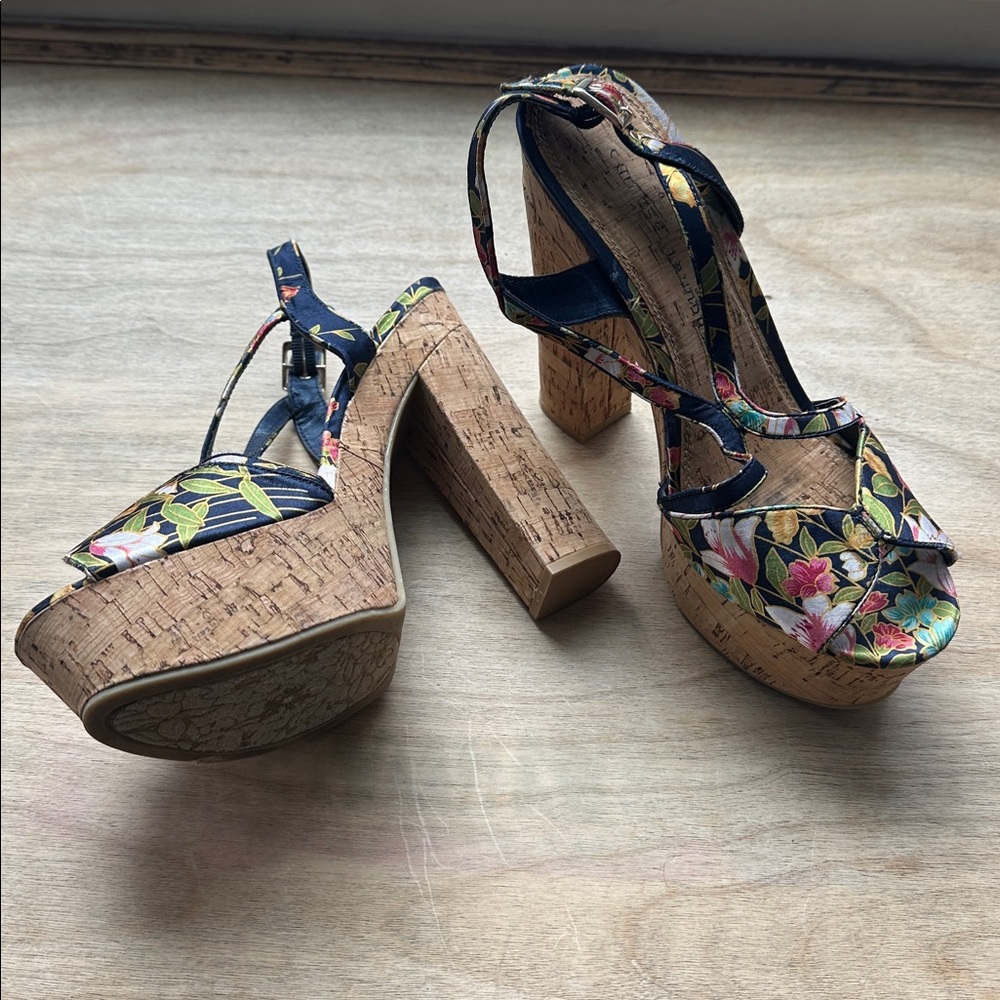 Women’s Chinese Laundry Floral platform cork  Heels size 10 EUC